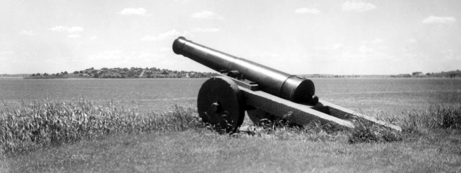 BostonLight-FogSignalCannon1938